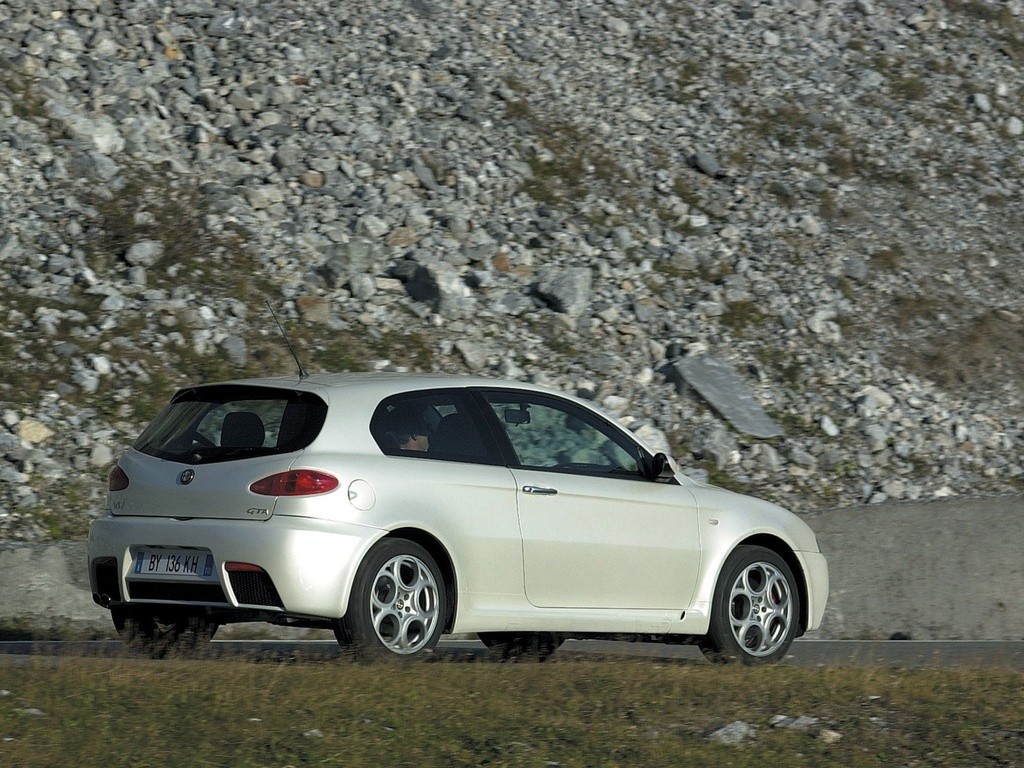 Alfa Romeo 147 3 Doors photo 10