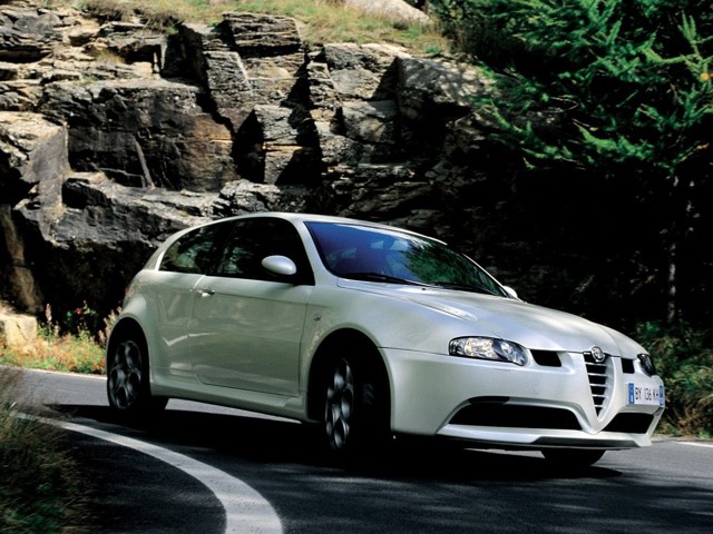 Alfa Romeo 147 3 Doors photo 12