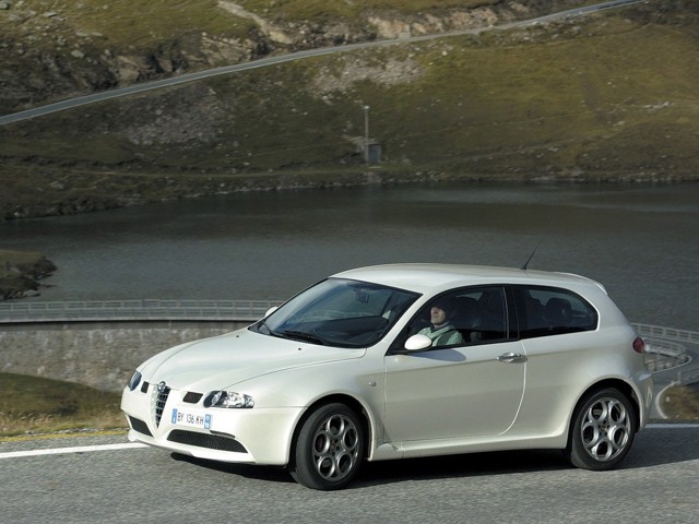Alfa Romeo 147 3 Doors photo 23