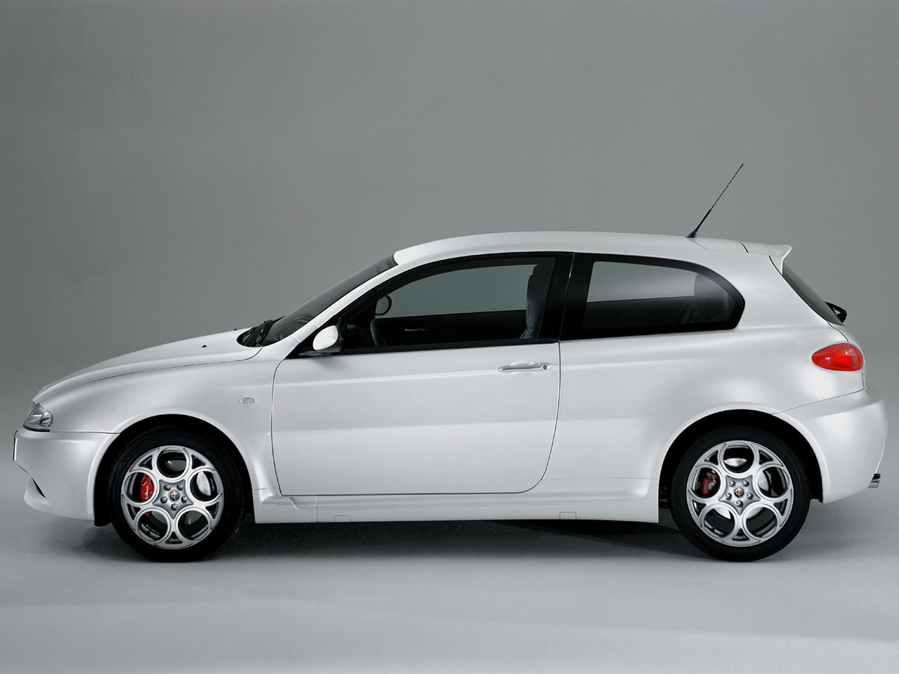 Alfa Romeo 147 3 Doors photo 30