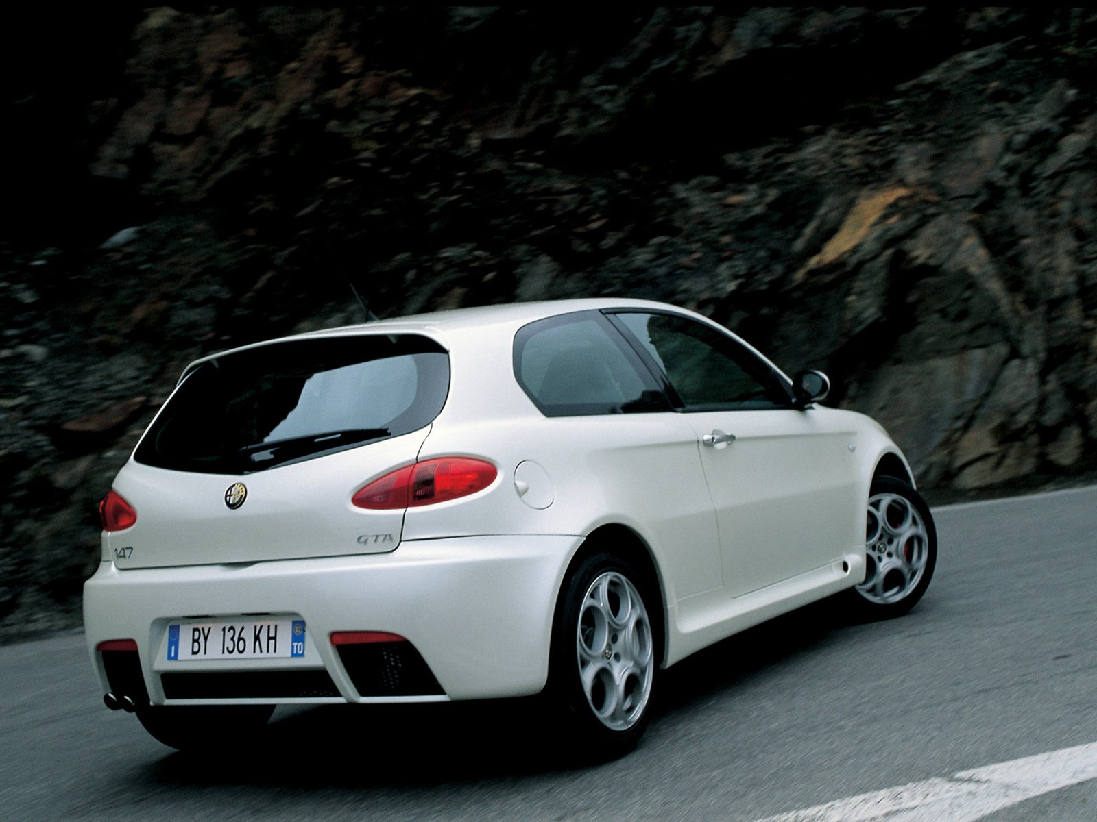 Alfa Romeo 147 3 Doors photo 34