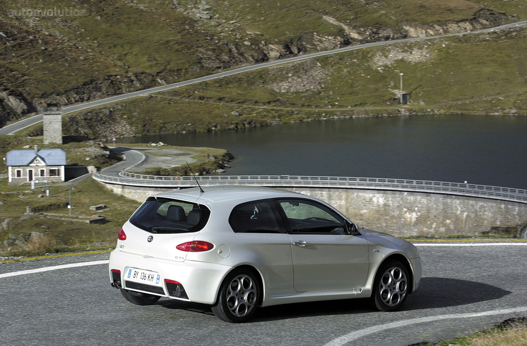 Alfa Romeo 147 3 Doors photo 2