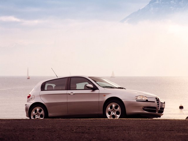 Alfa Romeo 147 5 Doors photo 21