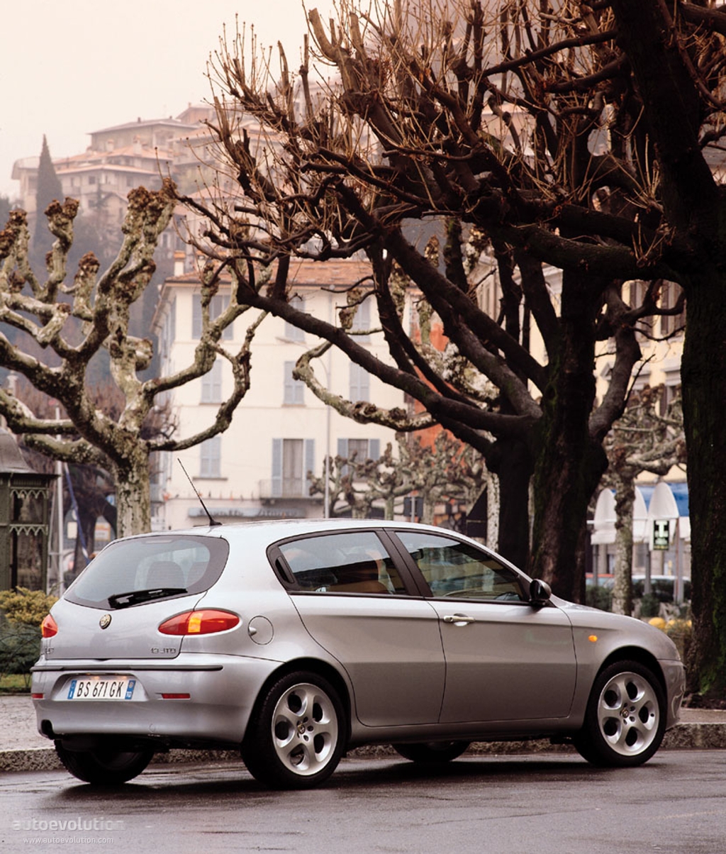 Alfa Romeo 147 5 Doors photo 4