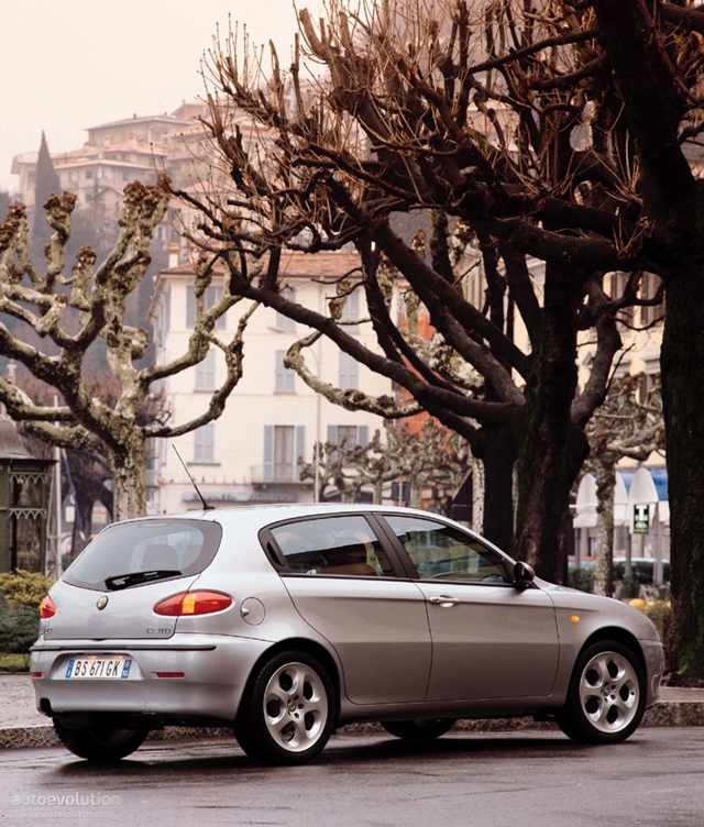 Alfa Romeo 147 5 Doors photo 4
