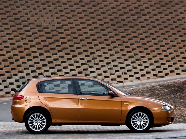 Alfa Romeo 147 5 Doors photo 23