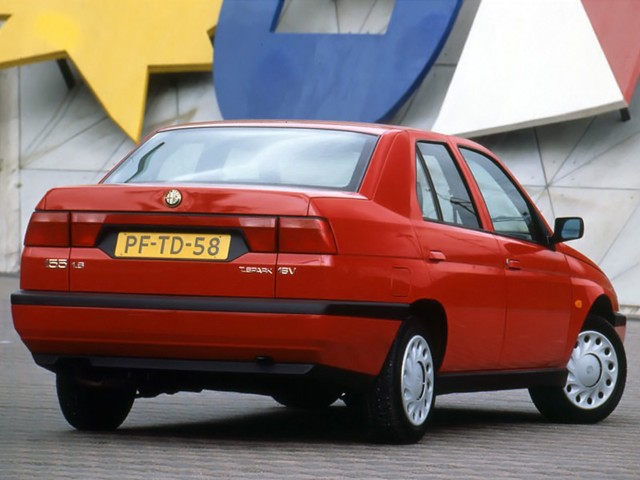 Alfa Romeo 155 Foto 30