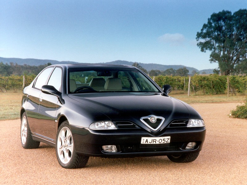 Alfa Romeo 166 photo 11