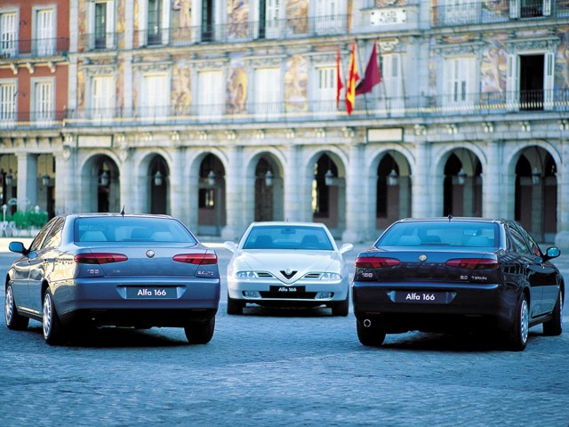 Alfa Romeo 166 Foto 16