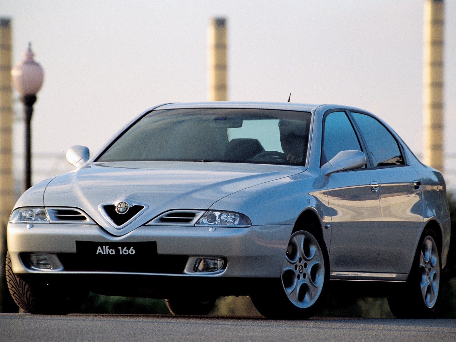 Alfa Romeo 166 photo 30