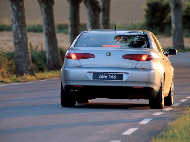 Alfa Romeo 166 Foto 34