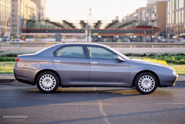 Alfa Romeo 166 Foto 8