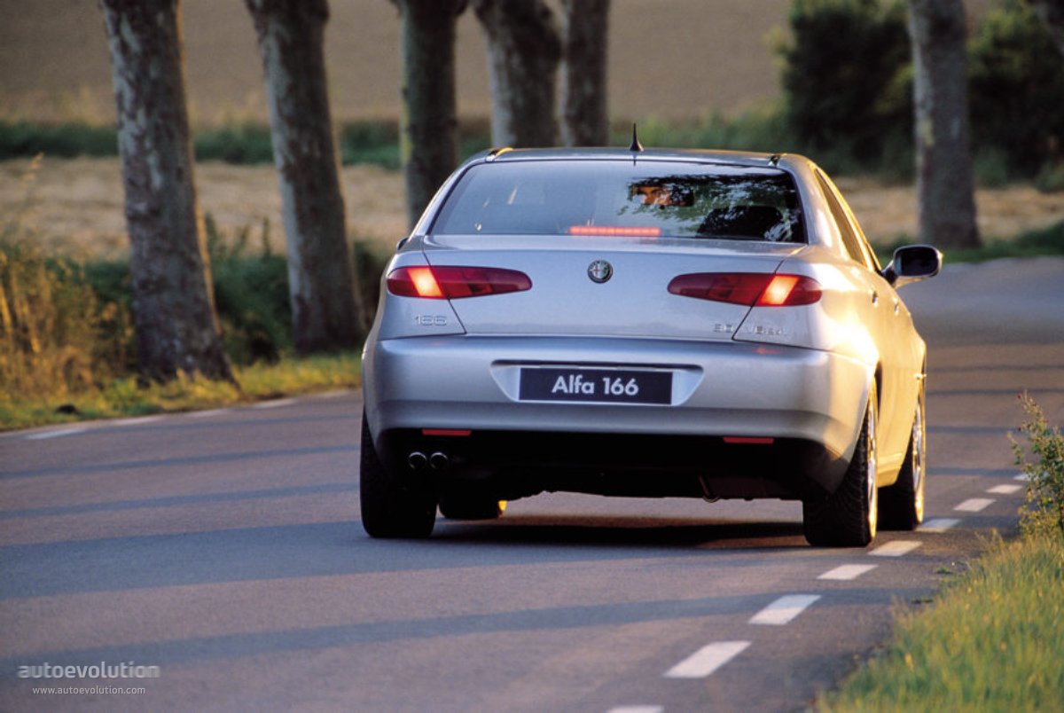 Alfa Romeo 166 photo 4
