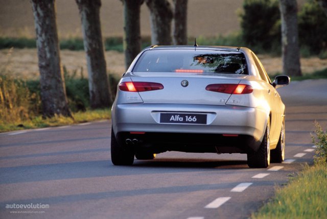 Alfa Romeo 166 Foto 4