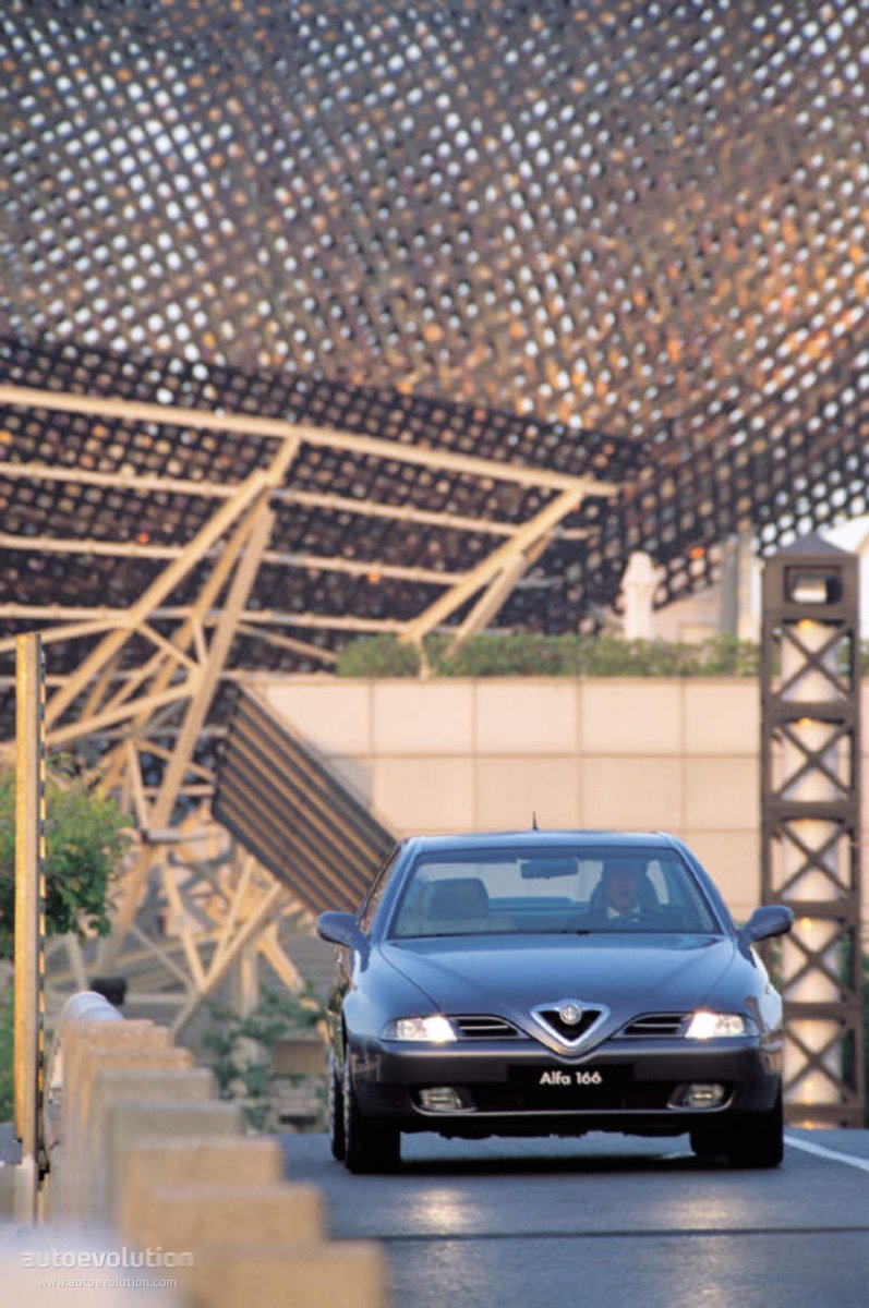 Alfa Romeo 166 photo 5