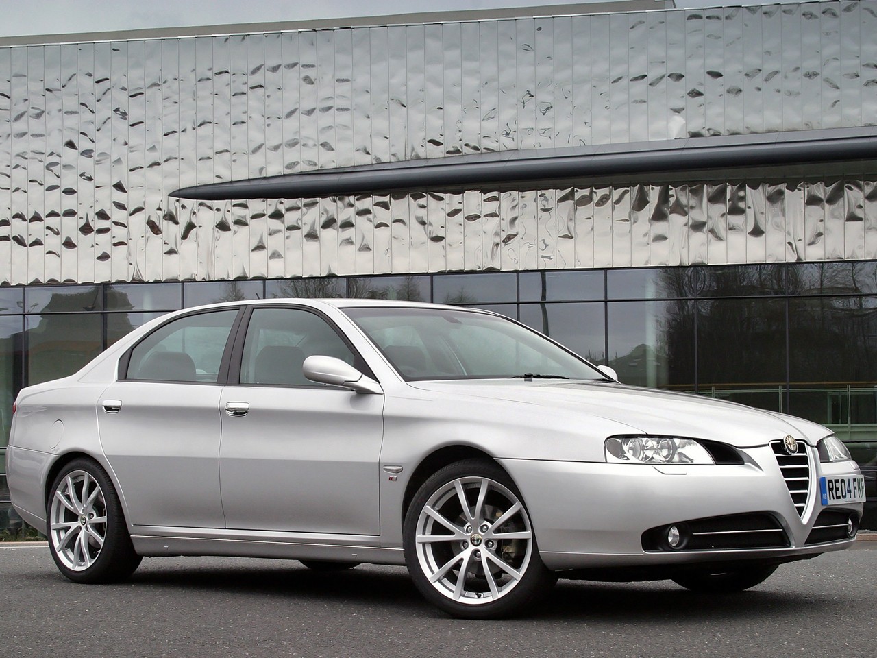 Alfa Romeo 166 photo 14