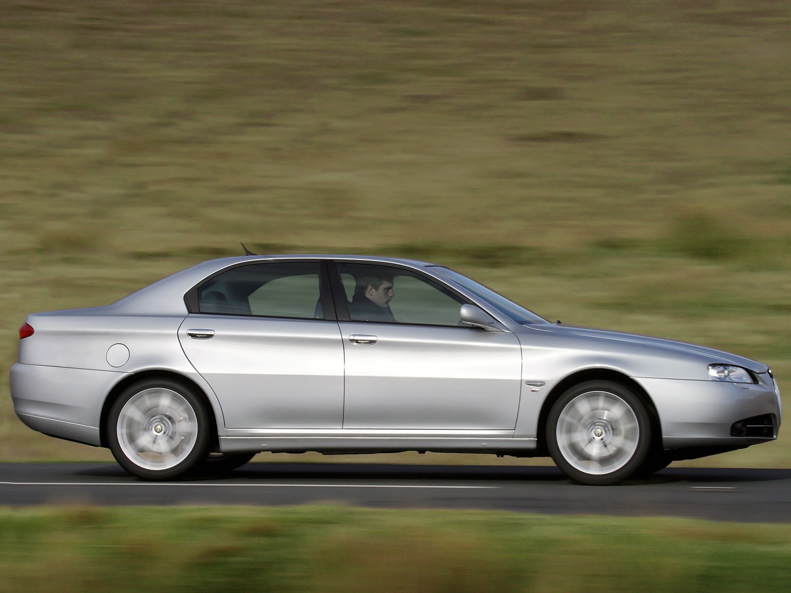 Alfa Romeo 166 photo 24