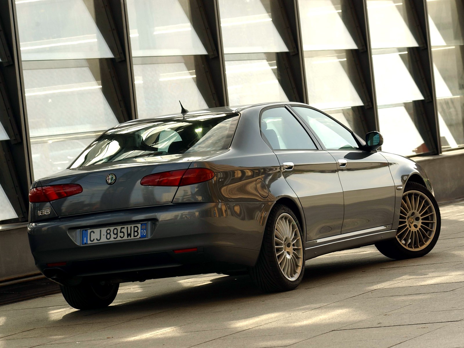Alfa Romeo 166 photo 26