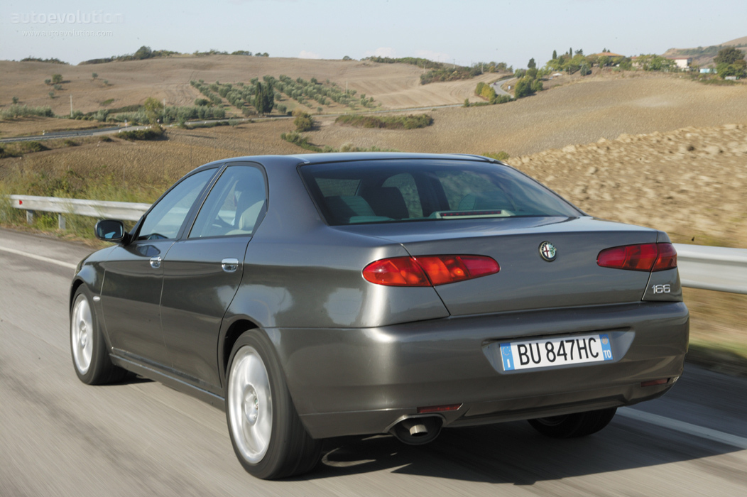 Alfa Romeo 166 photo 2
