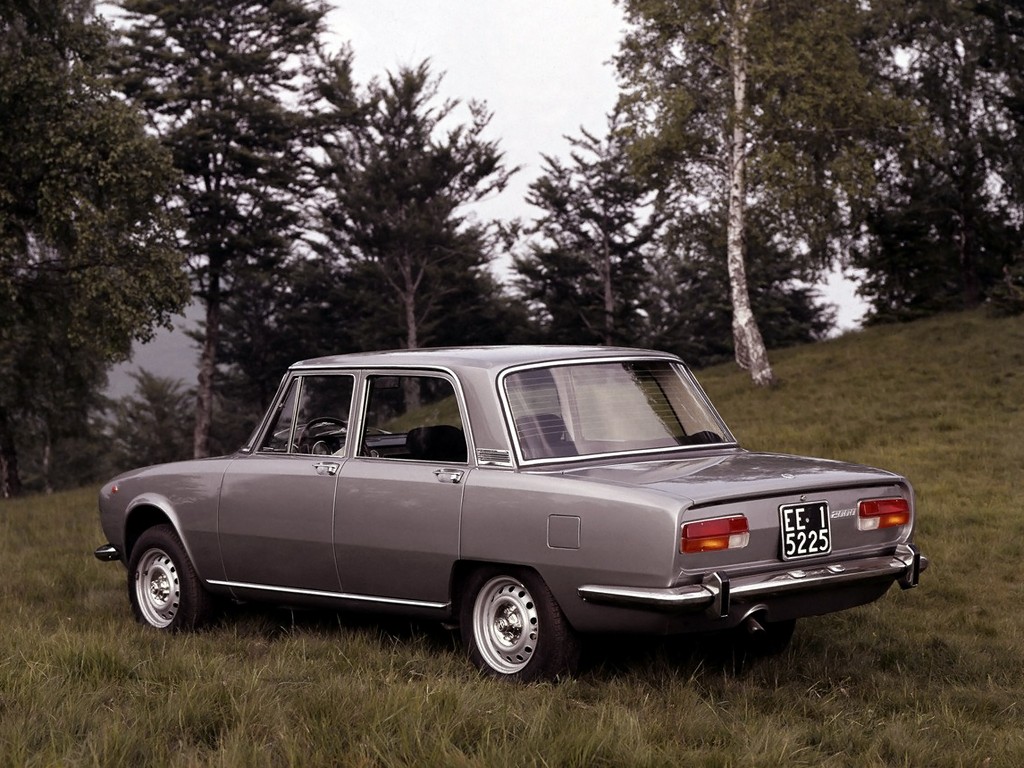 Alfa Romeo 2000 photo 2