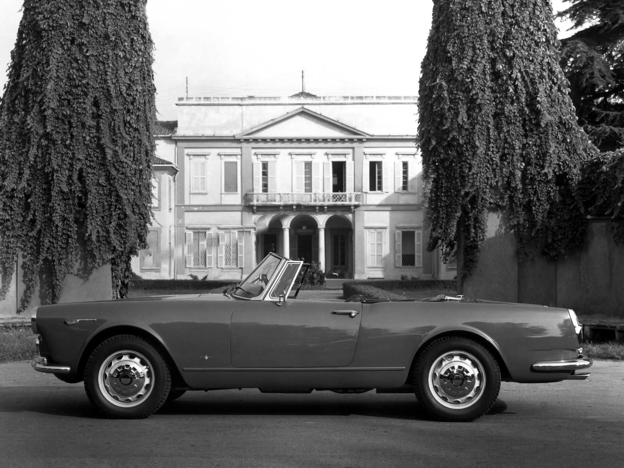 Alfa Romeo 2600 photo 11