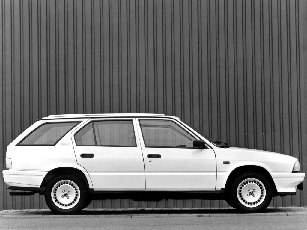 Alfa Romeo 33 Sport Wagon photo 6
