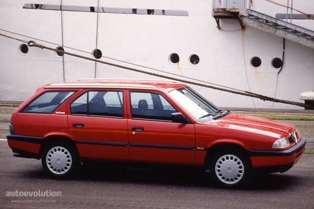 Alfa Romeo 33 Sport Wagon photo 3