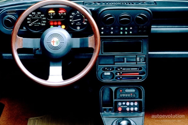 Alfa Romeo 33 photo 9