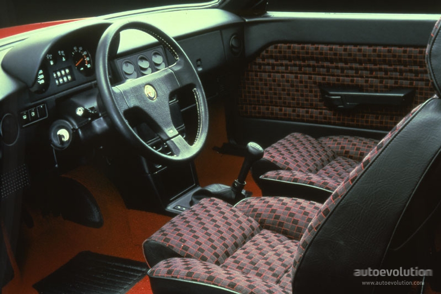 Alfa Romeo 33 photo 10