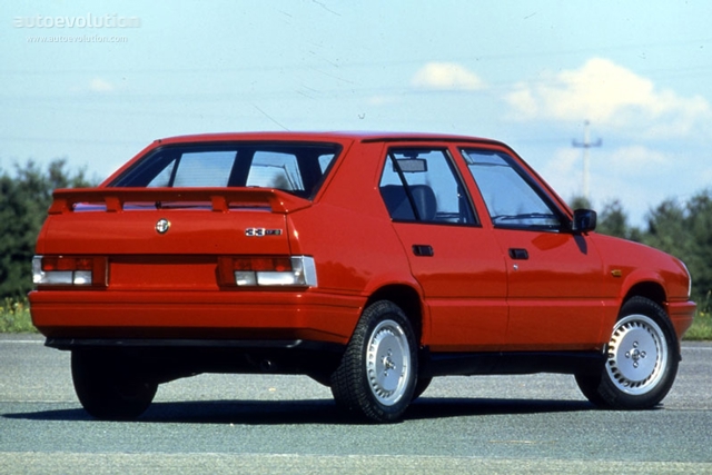 Alfa Romeo 33 photo 5