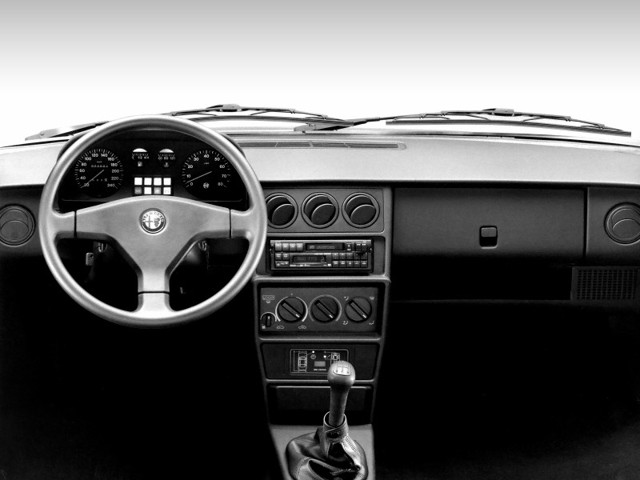 Alfa Romeo 33 photo 16