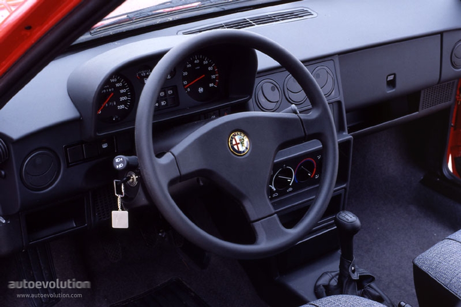 Alfa Romeo 33 photo 14