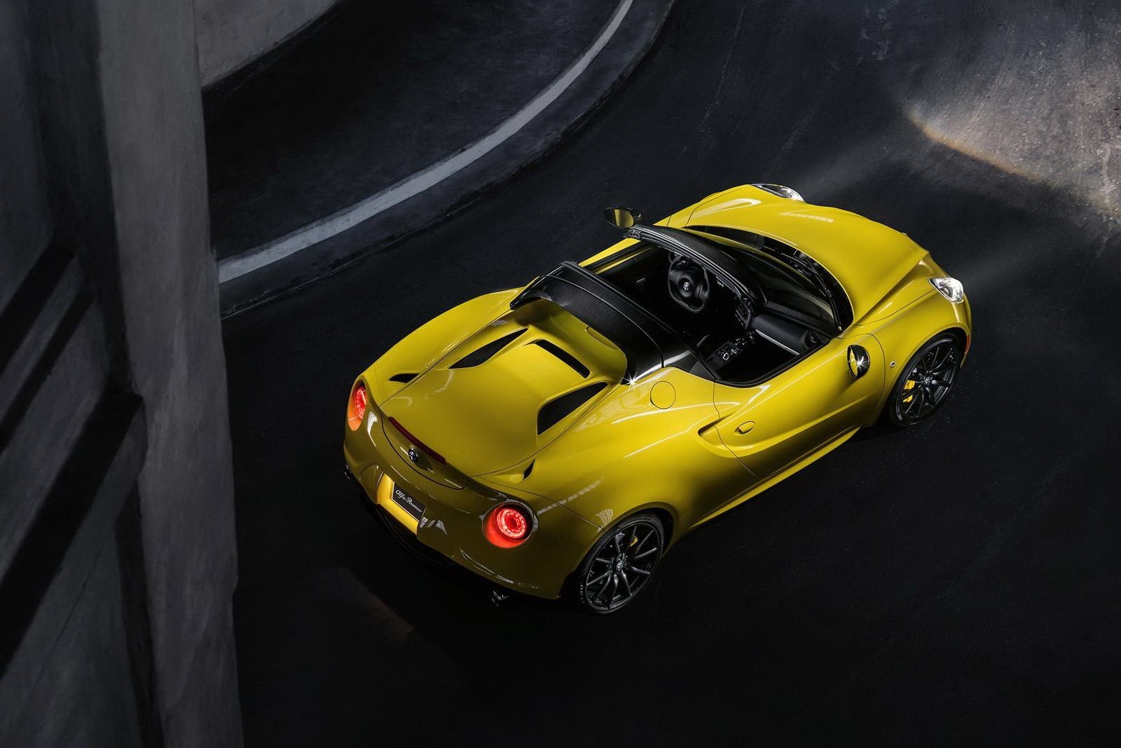 Alfa Romeo 4C Spider photo 29