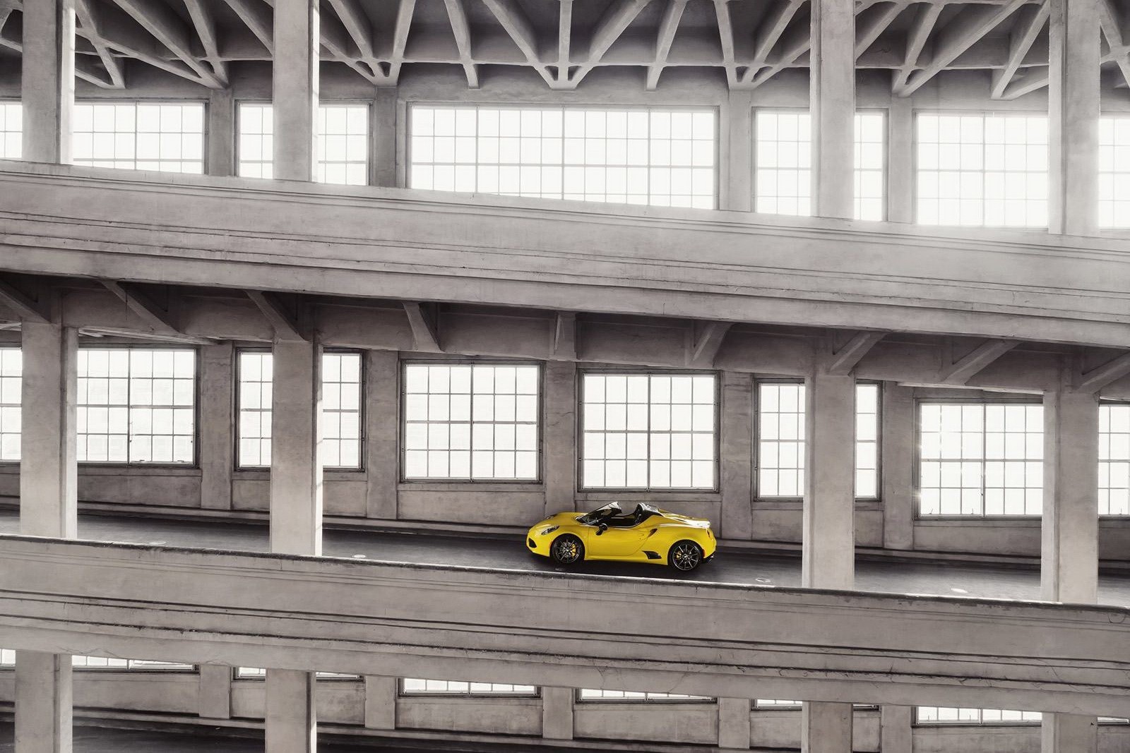 Alfa Romeo 4C Spider photo 35