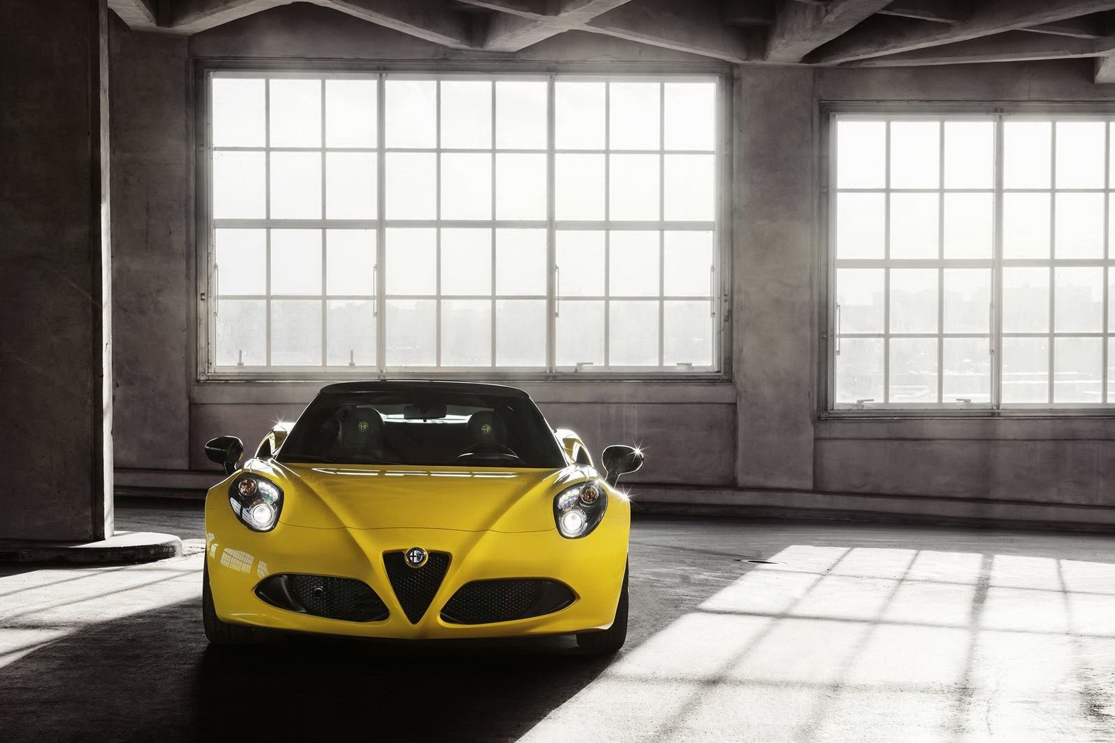Alfa Romeo 4C Spider photo 45