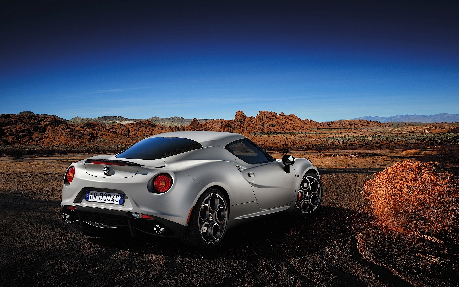Alfa Romeo 4C photo 9