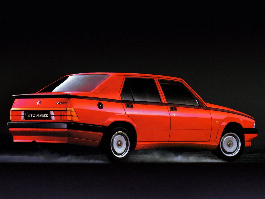 Alfa Romeo 75 photo 11