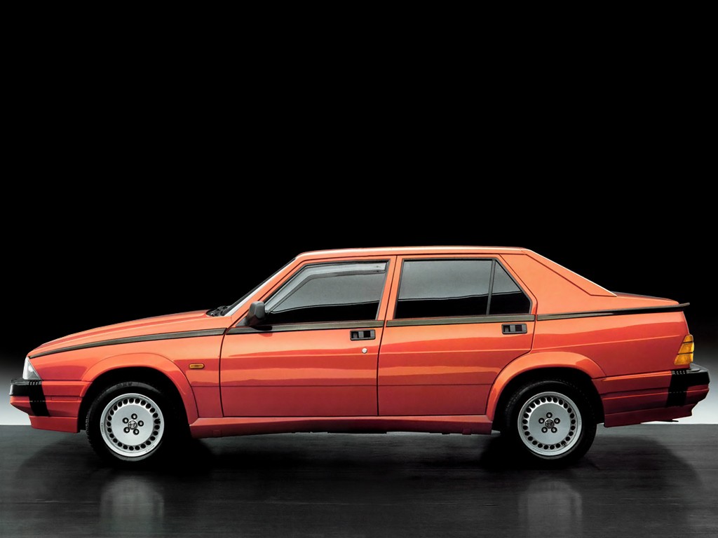 Alfa Romeo 75 photo 16
