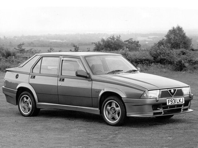 Alfa Romeo 75 photo 17