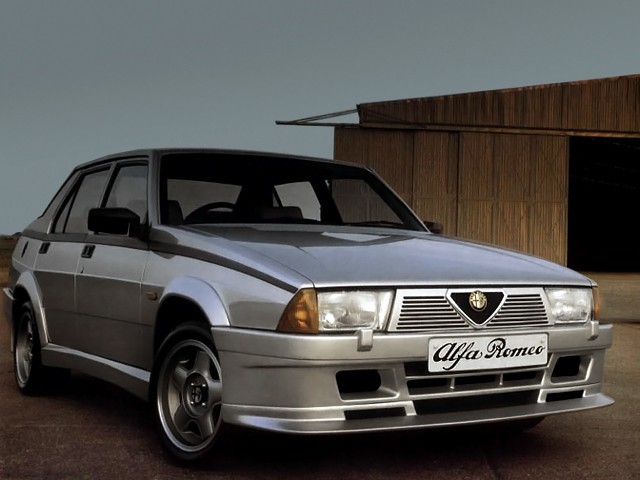 Alfa Romeo 75 photo 18