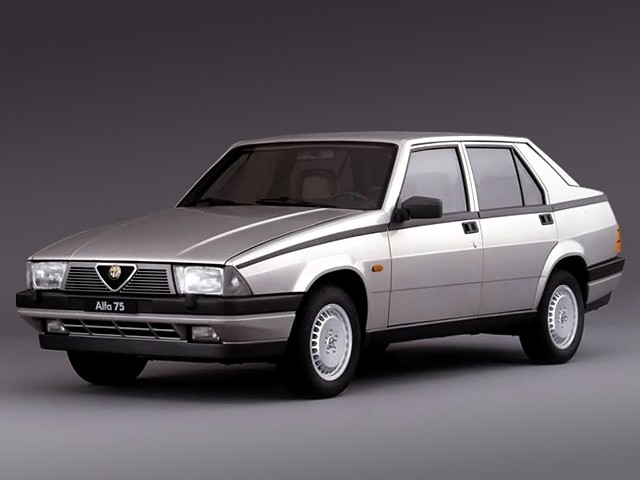 Alfa Romeo 75 photo 19