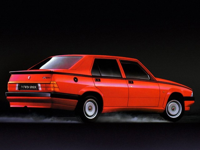 Alfa Romeo 75 photo 27