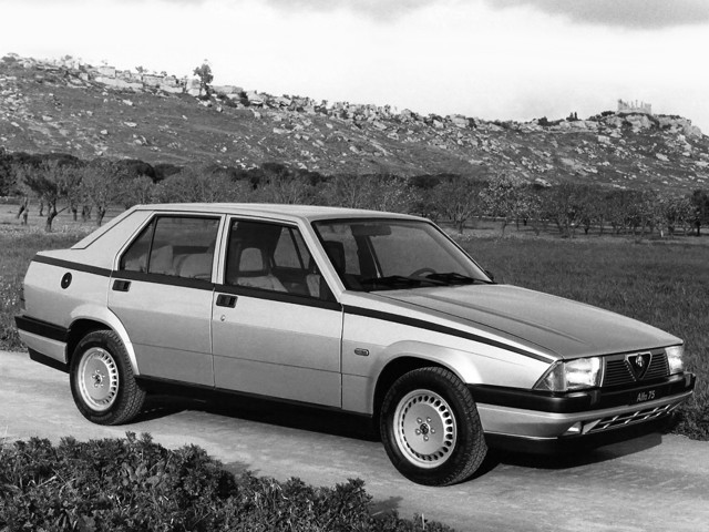 Alfa Romeo 75 photo 30