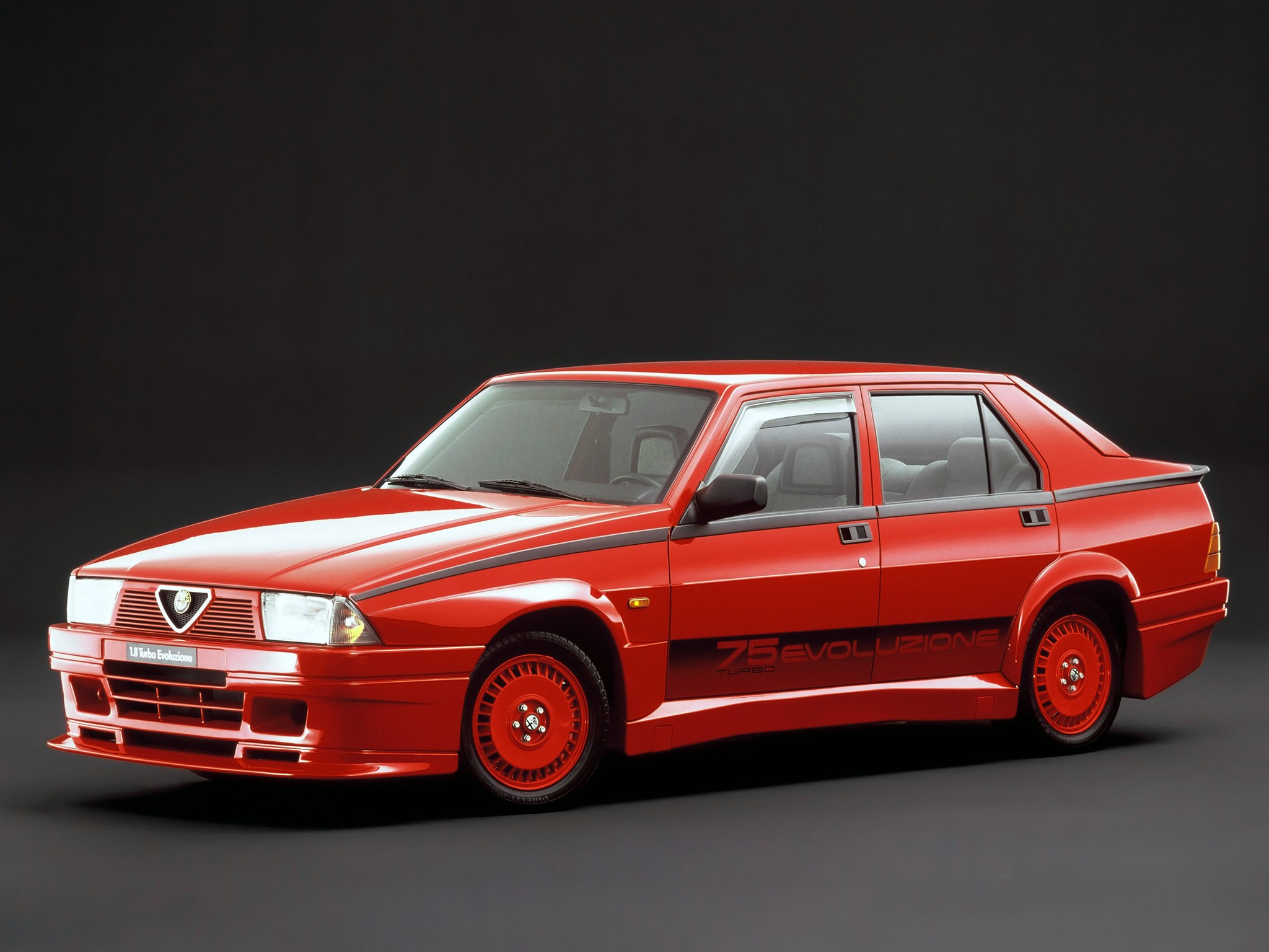Alfa Romeo 75 photo 38