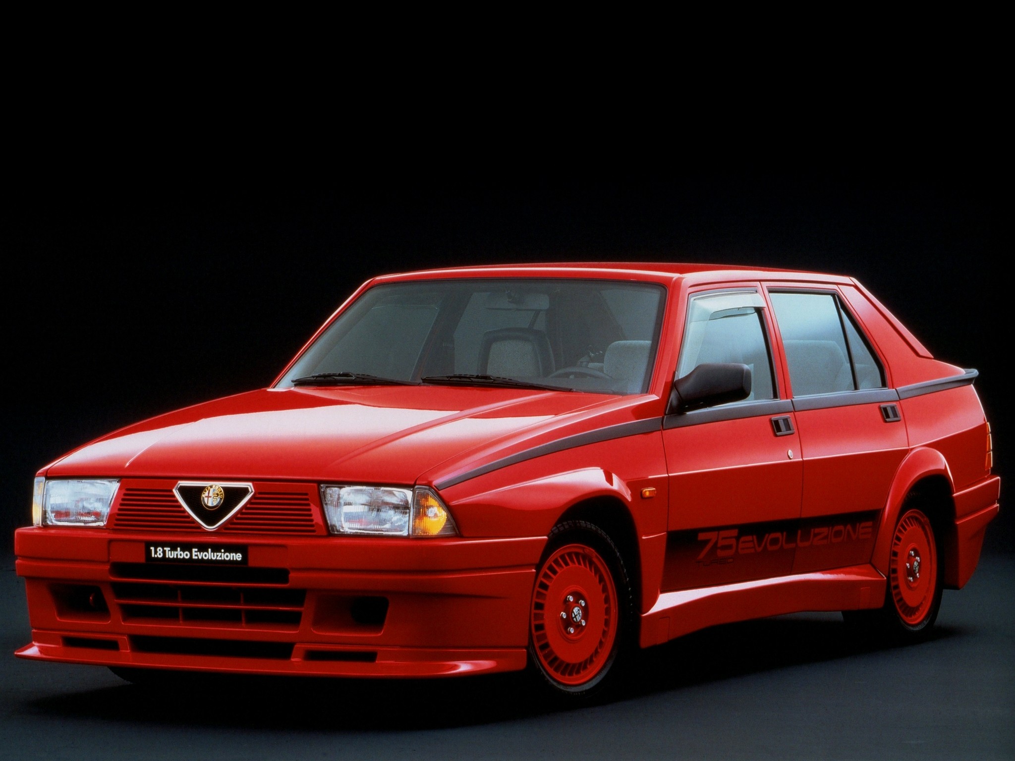 Alfa Romeo 75 photo 39