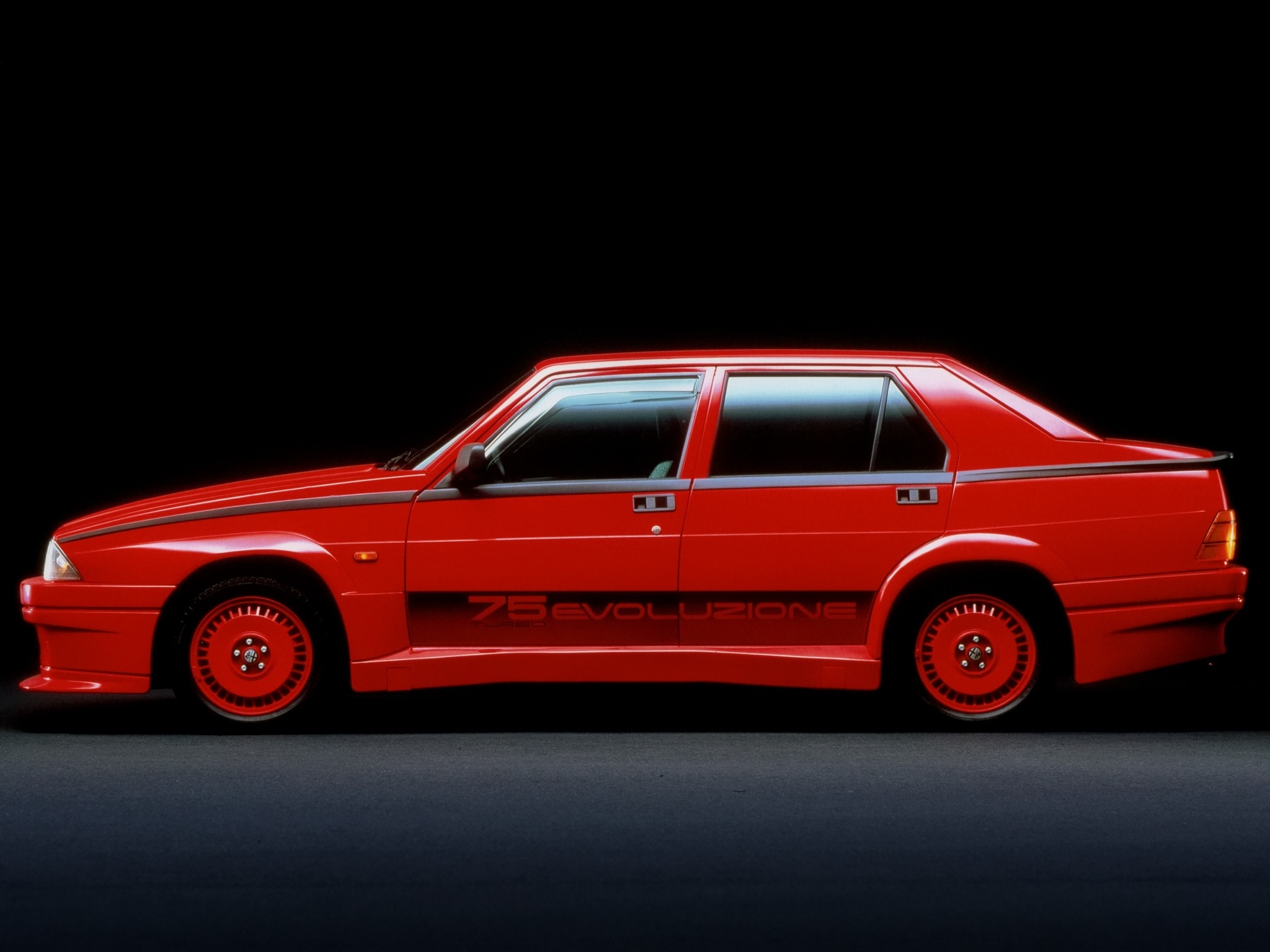 Alfa Romeo 75 photo 40