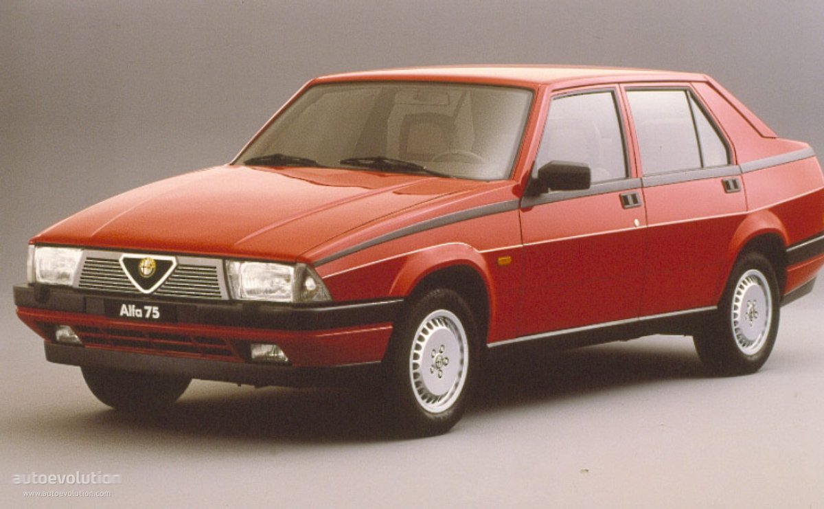 Alfa Romeo 75 photo 4