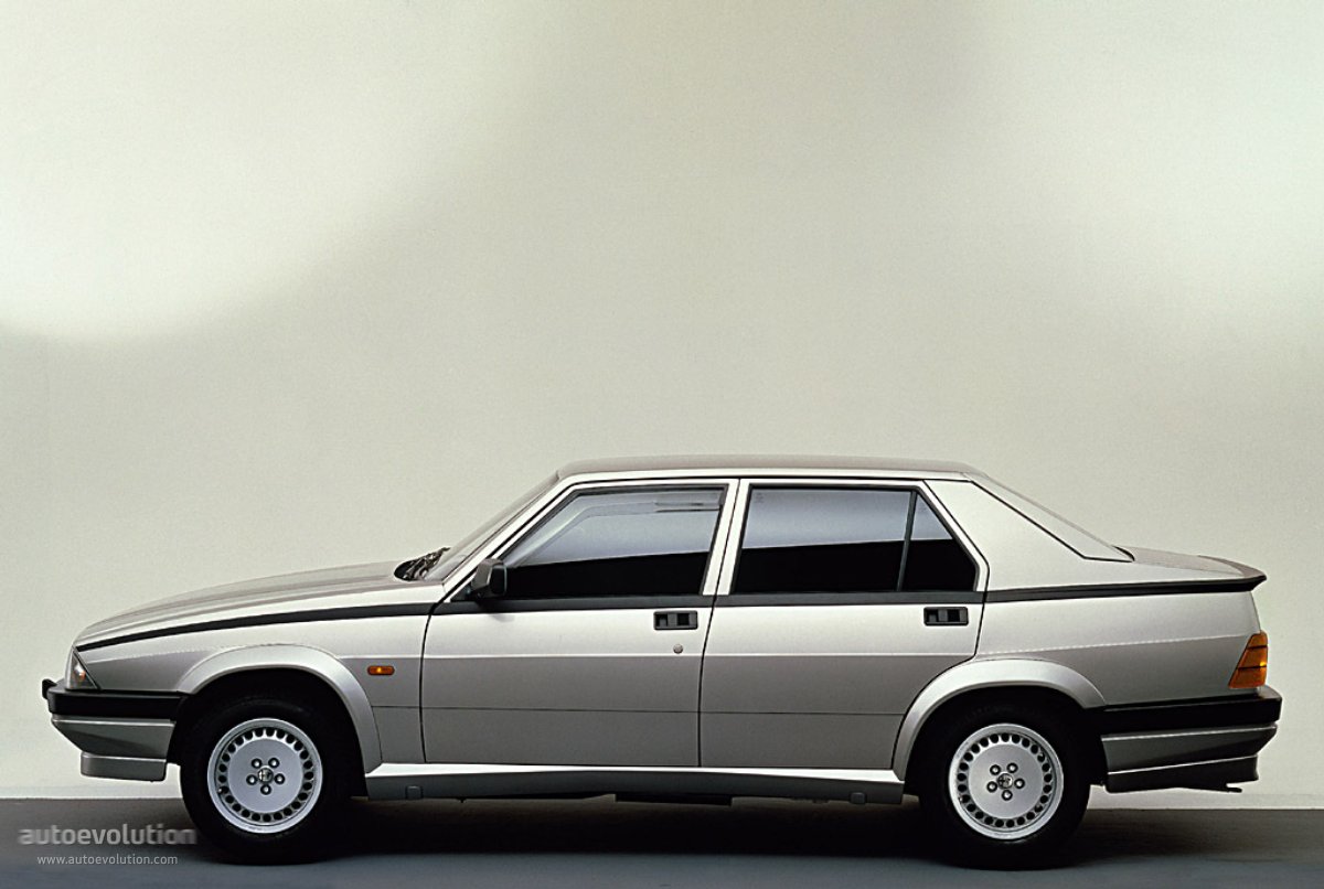 Alfa Romeo 75 photo 5