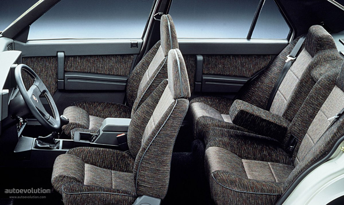 Alfa Romeo 75 photo 42