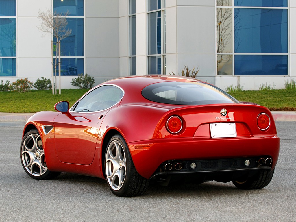 Alfa Romeo 8C photo 11
